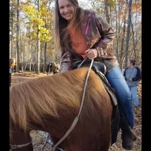 Meet your Posher, Katelyn